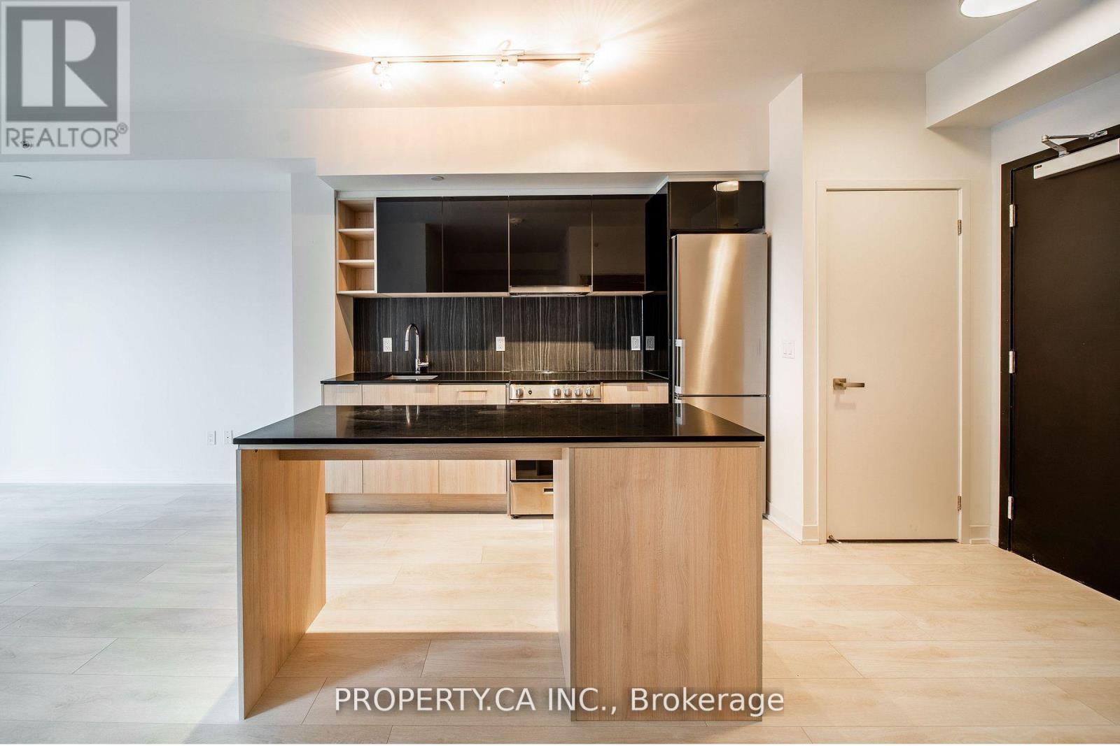 837 - 31 Tippett Road, Toronto (Clanton Park), Ontario  M3H 0C8 - Photo 4 - C13795936