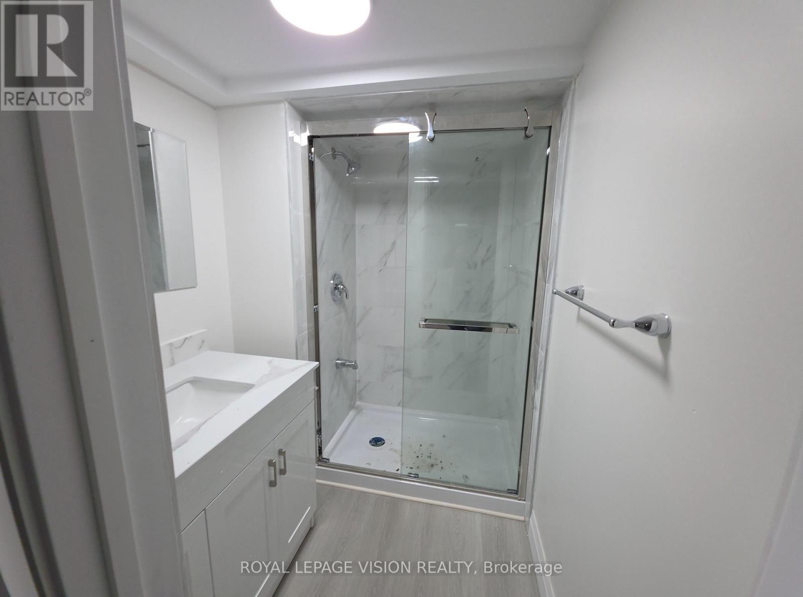 Bsmt 2 - 706 Leaside Street, Pickering (West Shore), Ontario  L1W 2X1 - Photo 16 - E13795672