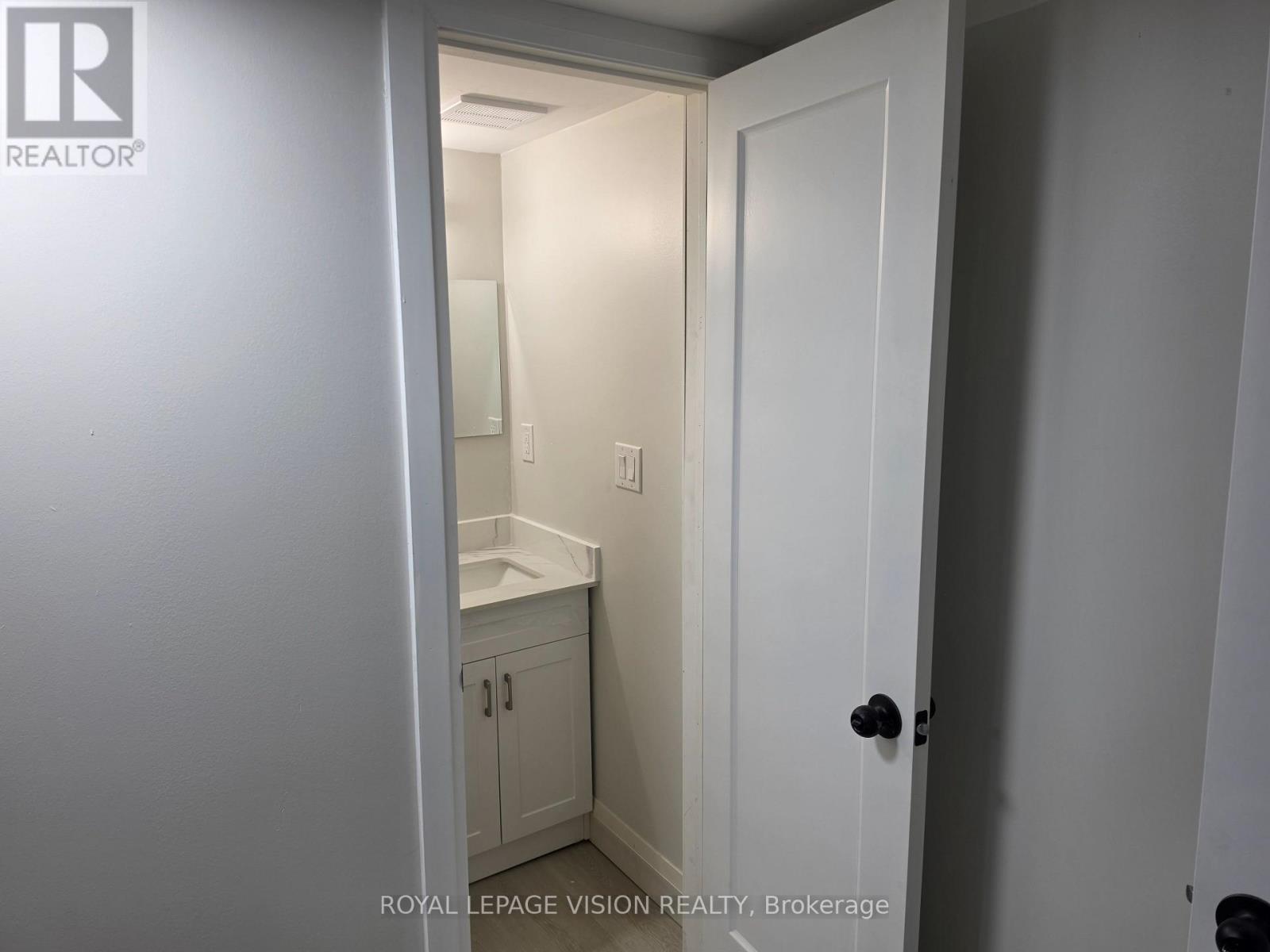 Bsmt 2 - 706 Leaside Street, Pickering (West Shore), Ontario  L1W 2X1 - Photo 19 - E13795672
