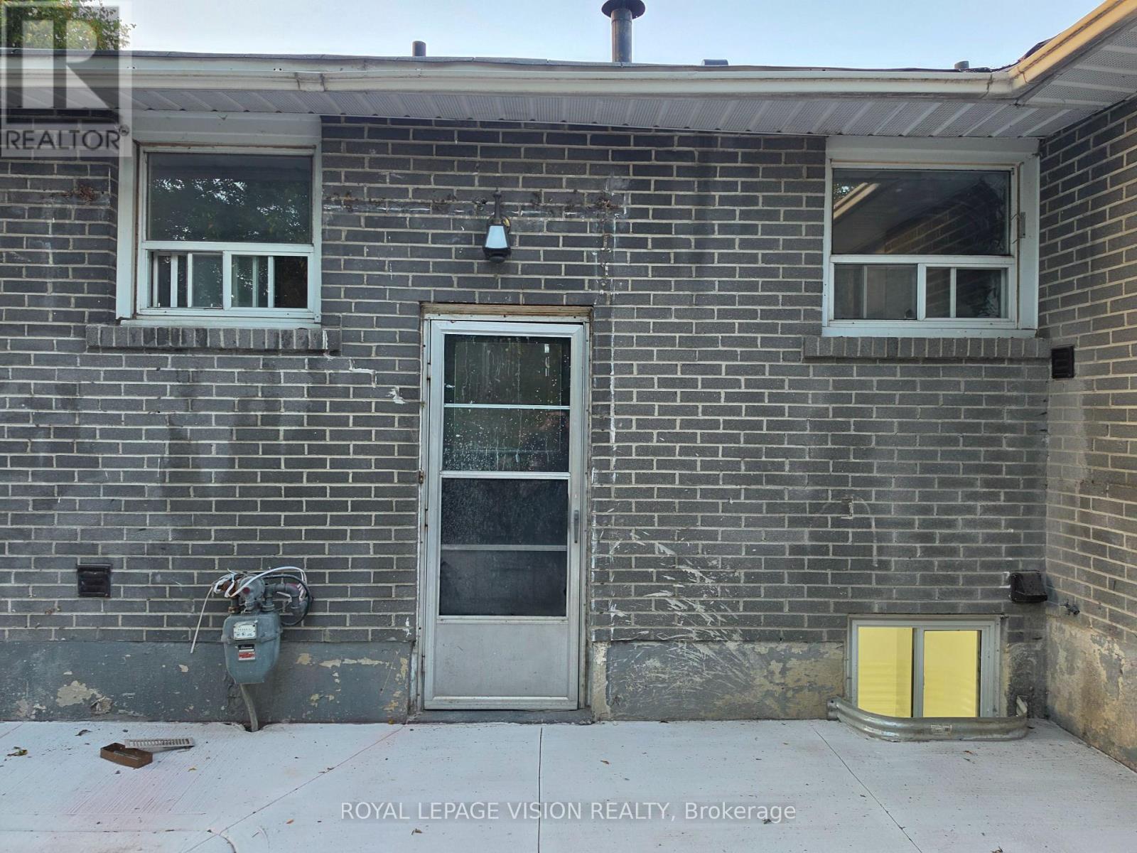 Bsmt 2 - 706 Leaside Street, Pickering (West Shore), Ontario  L1W 2X1 - Photo 3 - E13795672