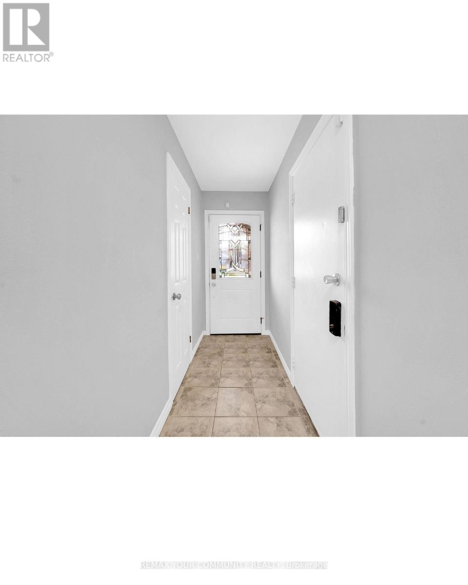 420 Britannia Avenue, Bradford West Gwillimbury, Ontario  L3Z 1A7 - Photo 4 - N13795706