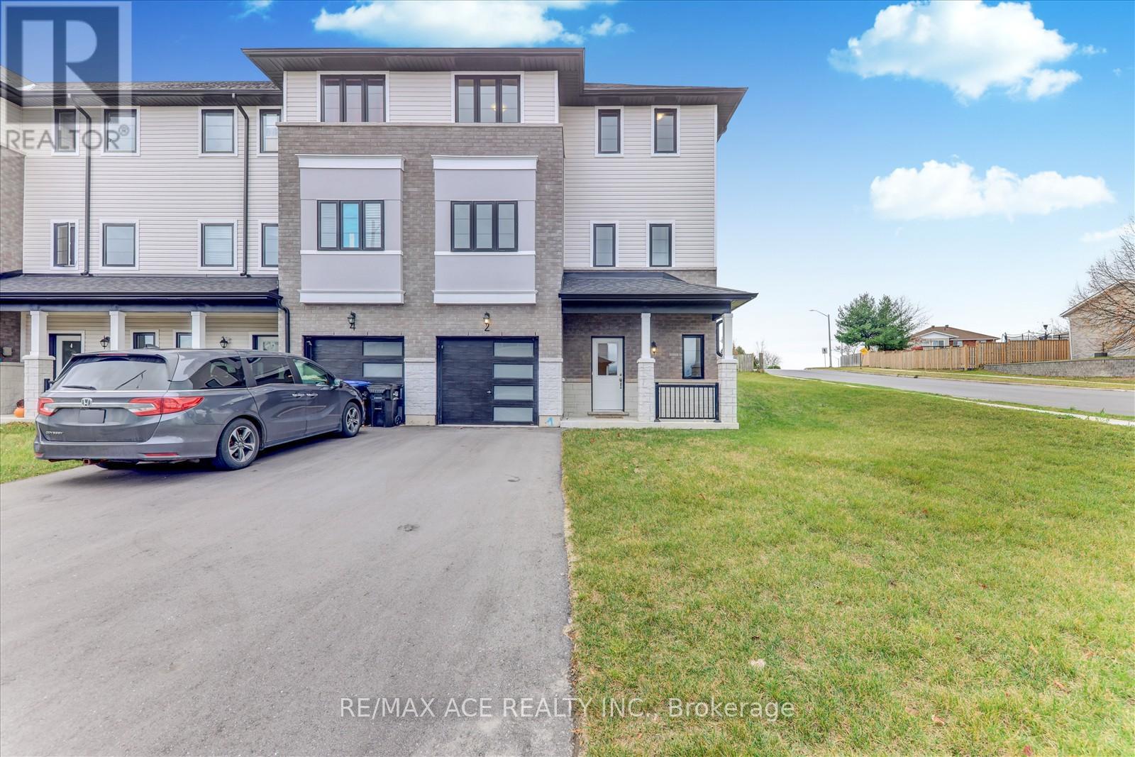 2 Lahey Crescent, Penetanguishene, Ontario  L9M 0W1 - Photo 1 - S13795668