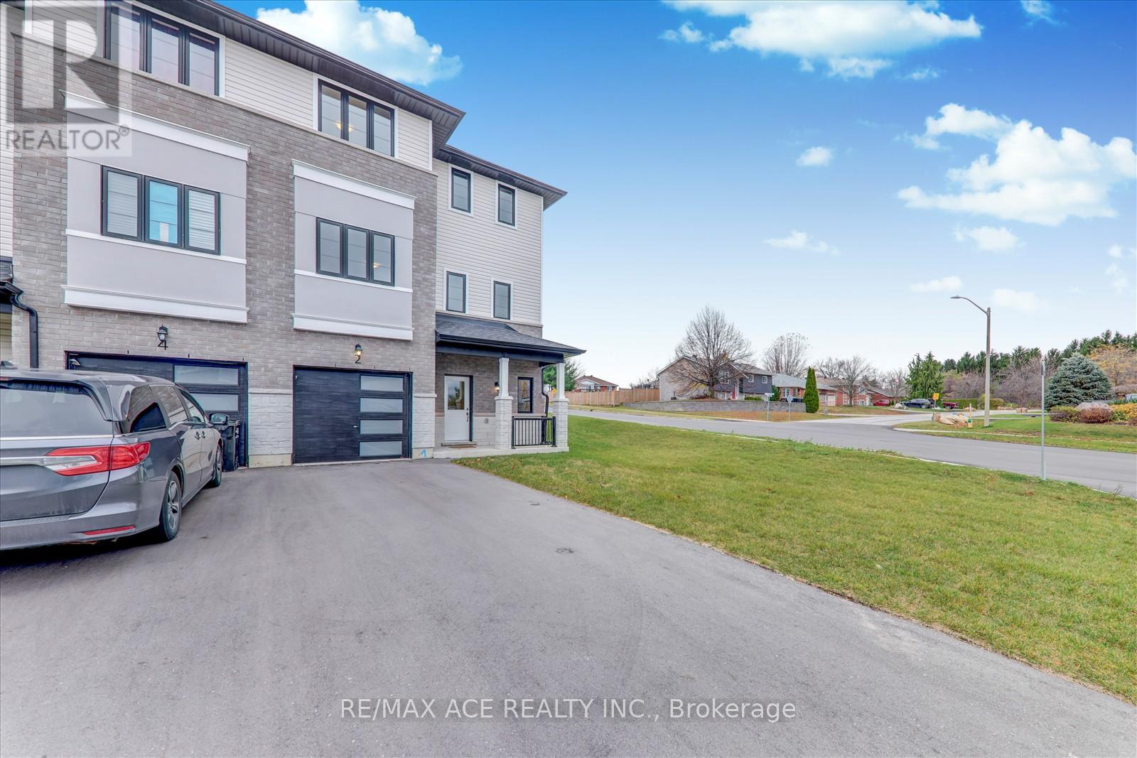 2 Lahey Crescent, Penetanguishene, Ontario  L9M 0W1 - Photo 2 - S13795668