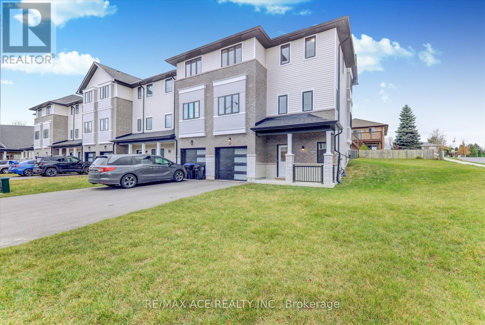 2 Lahey Crescent, Penetanguishene, Ontario  L9M 0W1 - Photo 3 - S13795668