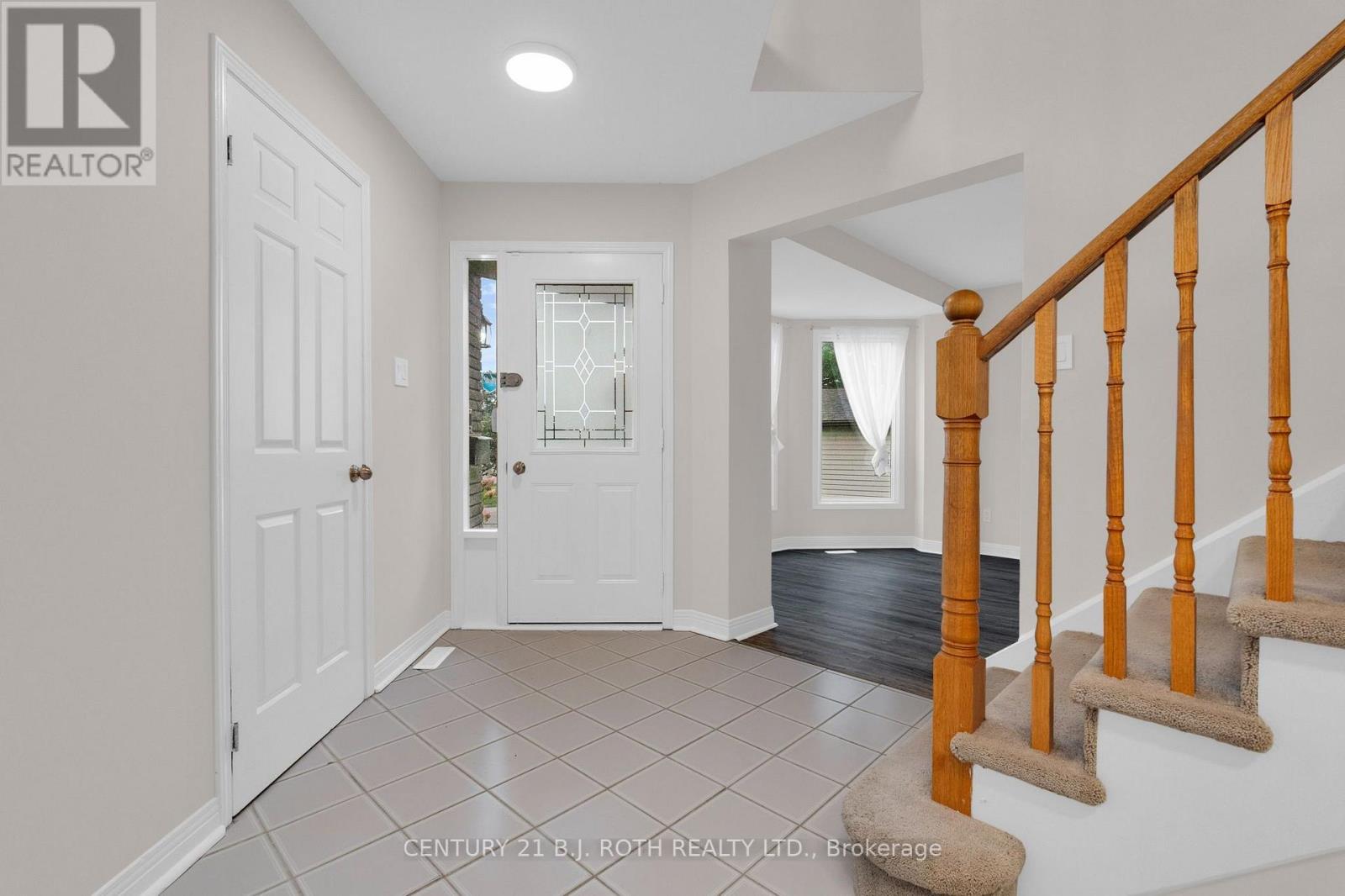 131 Browning Trail, Barrie, Ontario  L4N 6R2 - Photo 5 - S13795912