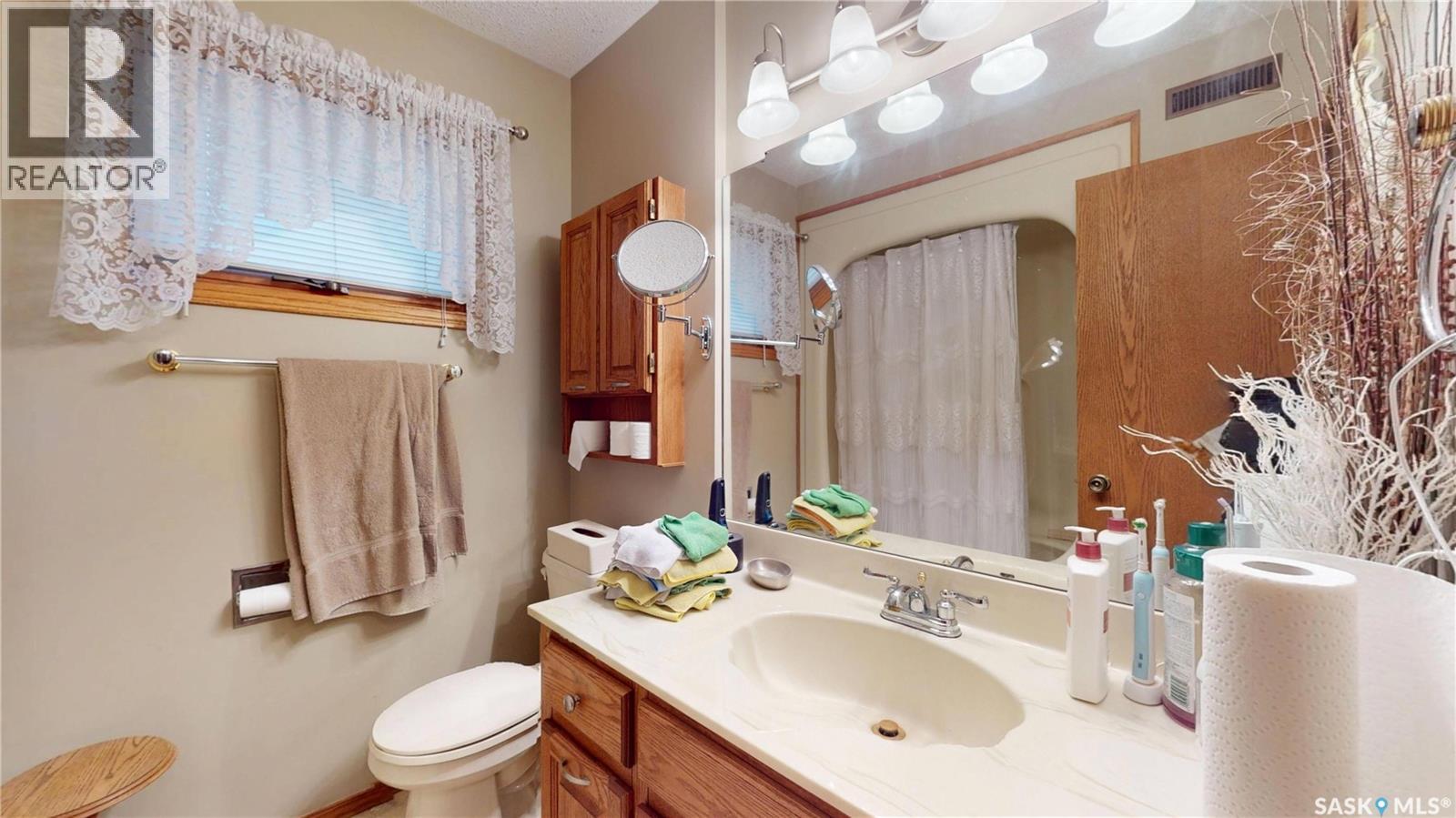 7531 Pond Place, Regina, Saskatchewan  S4Y 1E3 - Photo 46 - SK048569