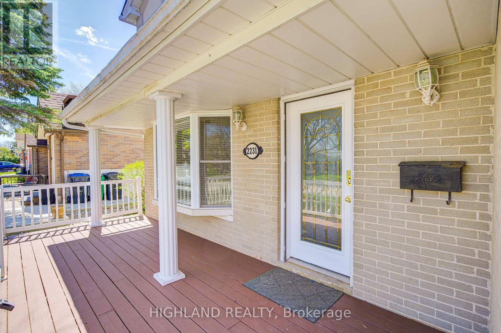 2231 Buttonbush Crescent, Mississauga, Ontario  L5L 1C4 - Photo 2 - W13795636