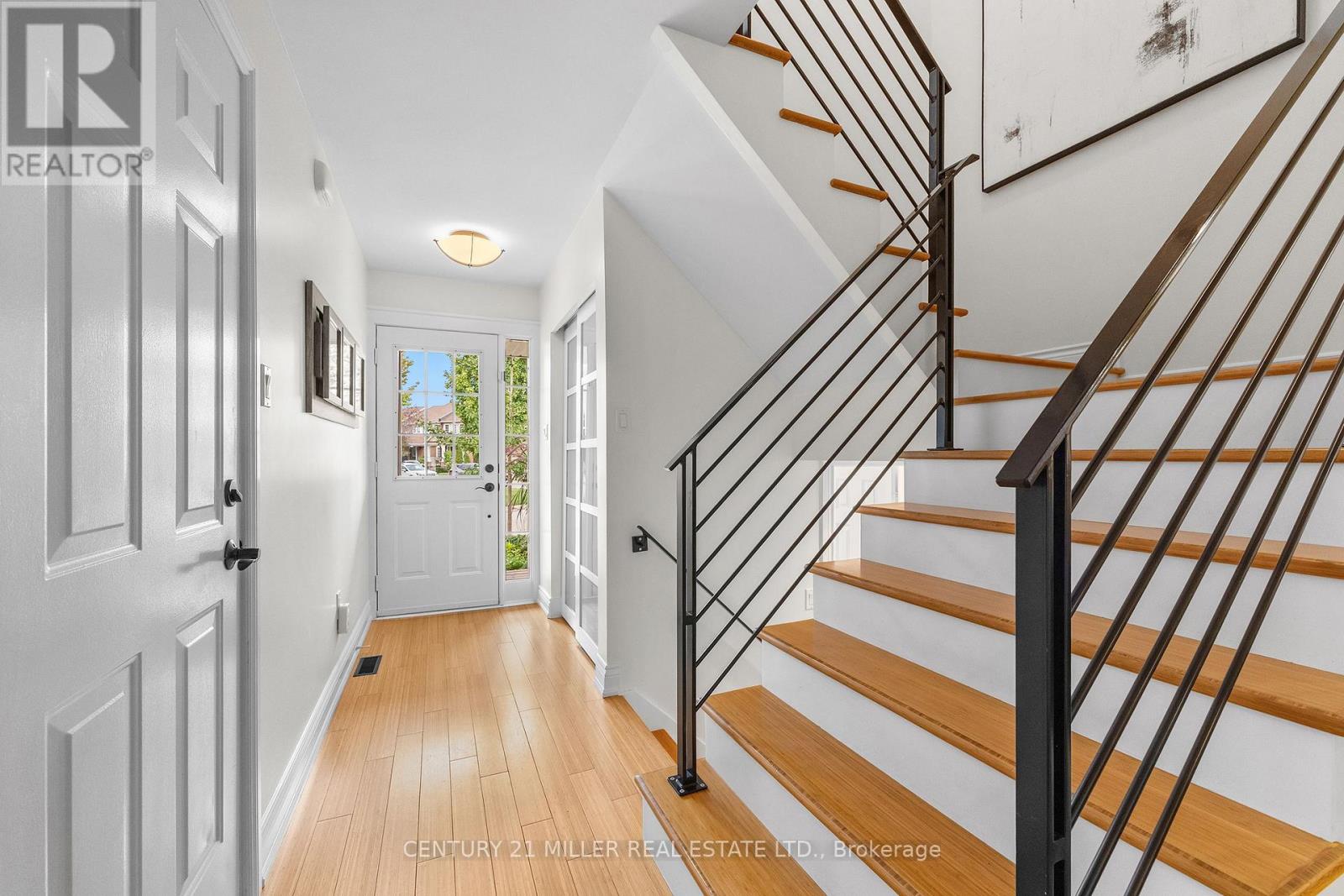 2495 Wooden Hill Circle, Oakville, Ontario  L6M 4E3 - Photo 4 - W13795752