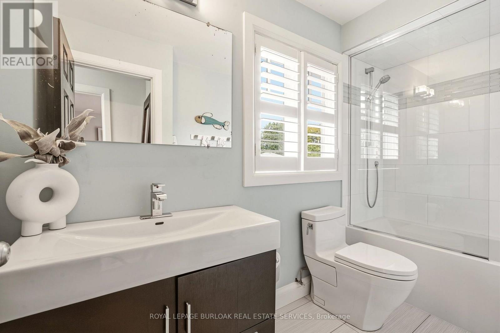 387 Valanna Crescent, Burlington, Ontario  L7L 2K7 - Photo 21 - W13795836
