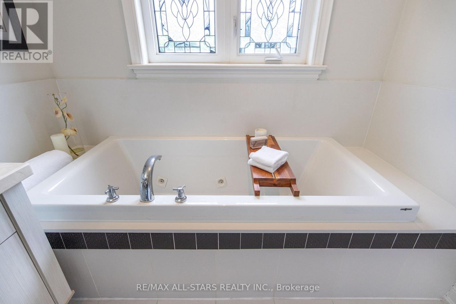 1113b Islington Avenue, Toronto, Ontario  M8Z 4S3 - Photo 23 - W13795920