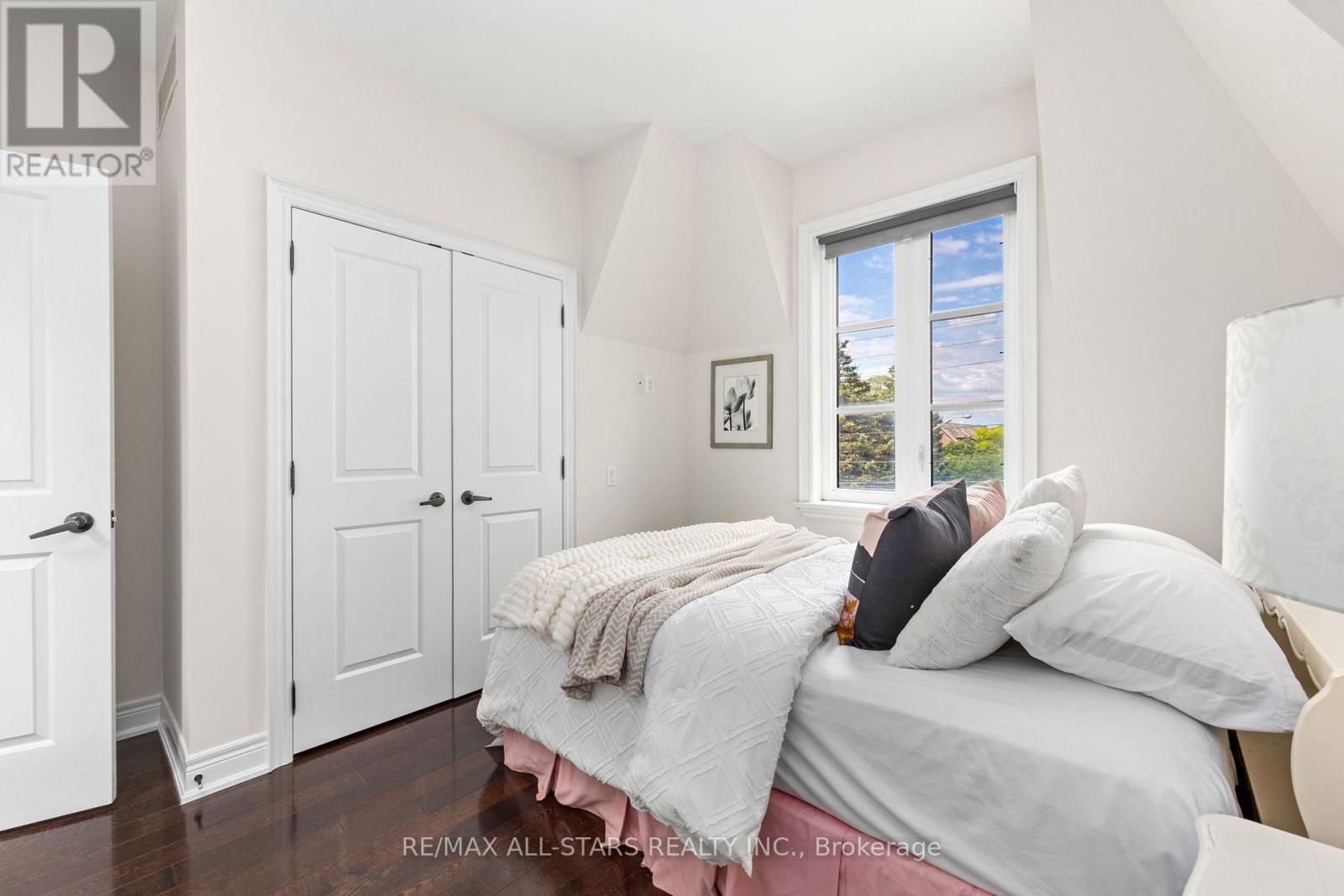 1113b Islington Avenue, Toronto, Ontario  M8Z 4S3 - Photo 25 - W13795920