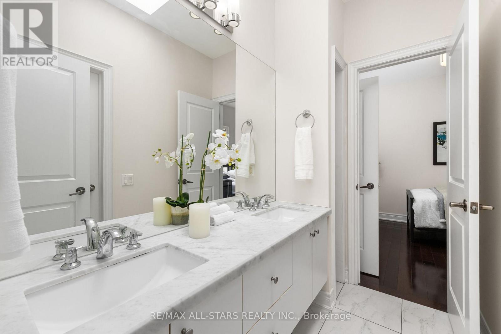 1113b Islington Avenue, Toronto, Ontario  M8Z 4S3 - Photo 28 - W13795920