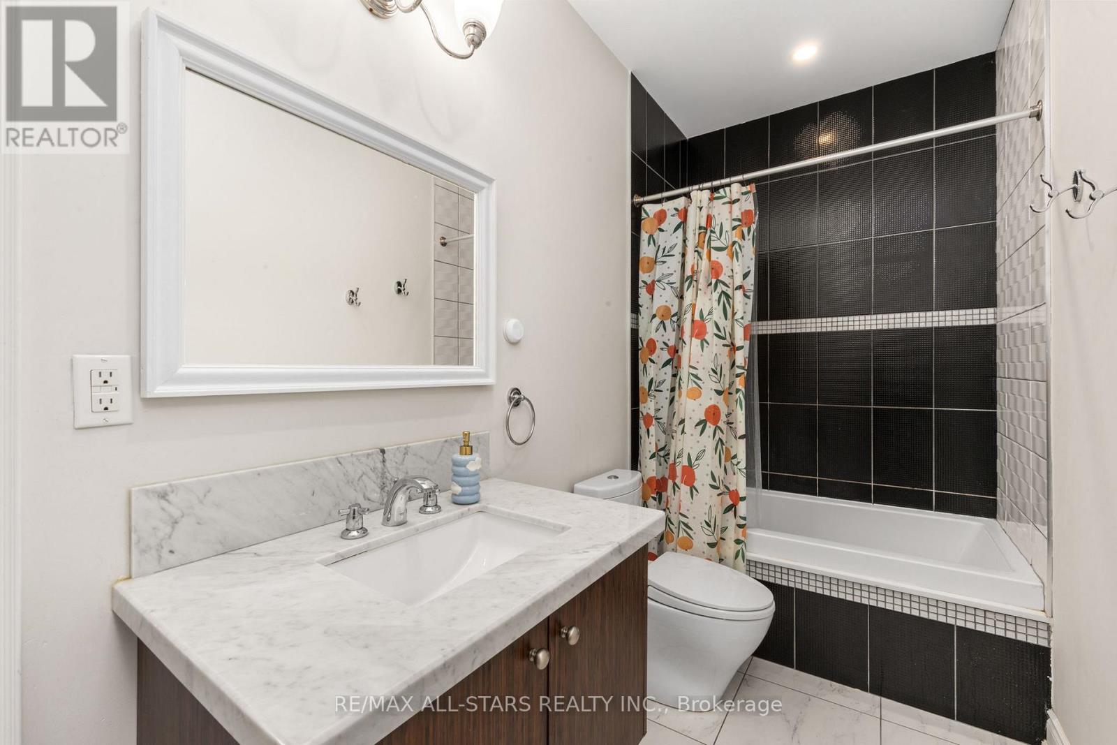 1113b Islington Avenue, Toronto, Ontario  M8Z 4S3 - Photo 36 - W13795920