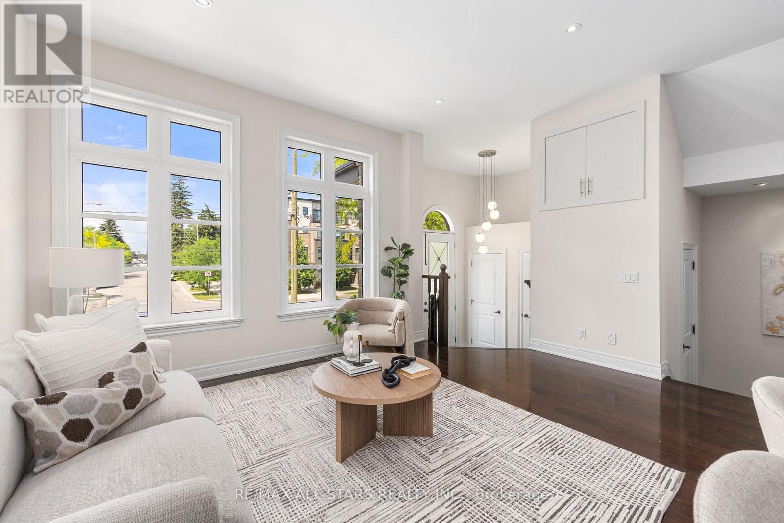 1113b Islington Avenue, Toronto, Ontario  M8Z 4S3 - Photo 6 - W13795920