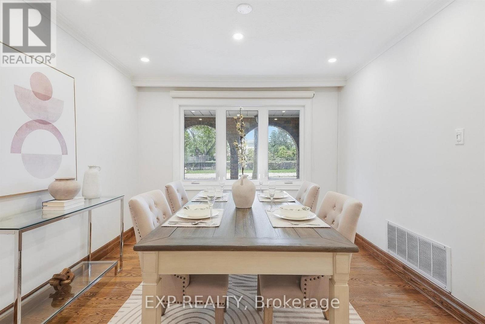 21 Wallasey Avenue, Toronto, Ontario  M9M 1E1 - Photo 10 - W13795928