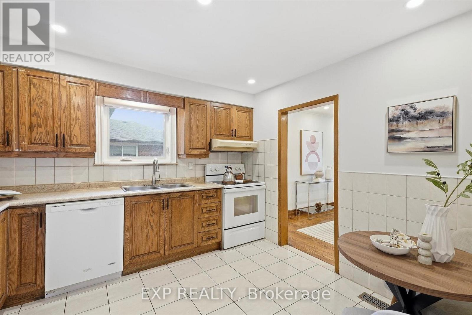 21 Wallasey Avenue, Toronto, Ontario  M9M 1E1 - Photo 13 - W13795928