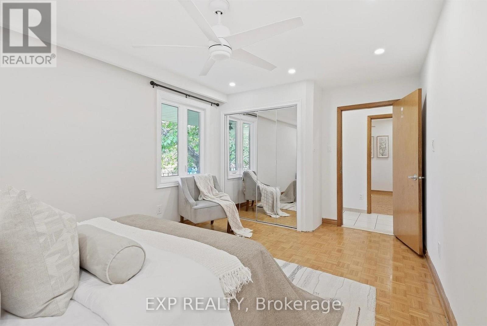 21 Wallasey Avenue, Toronto, Ontario  M9M 1E1 - Photo 17 - W13795928