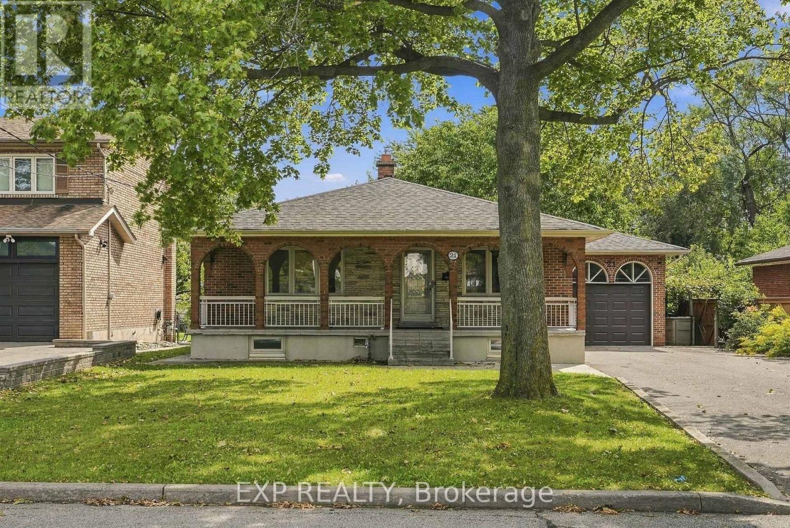 21 Wallasey Avenue, Toronto, Ontario  M9M 1E1 - Photo 2 - W13795928