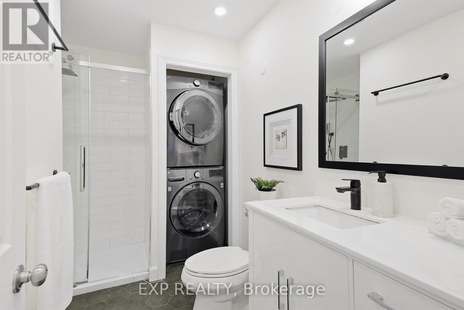 21 Wallasey Avenue, Toronto, Ontario  M9M 1E1 - Photo 24 - W13795928