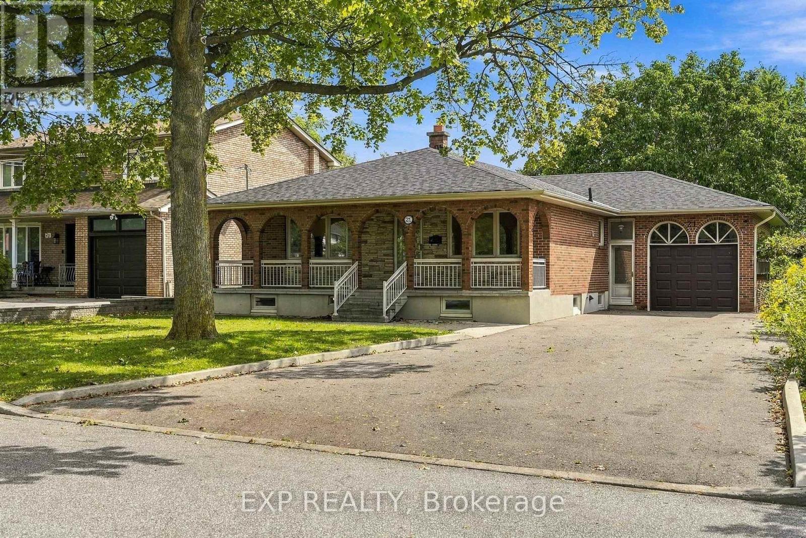 21 Wallasey Avenue, Toronto, Ontario  M9M 1E1 - Photo 3 - W13795928