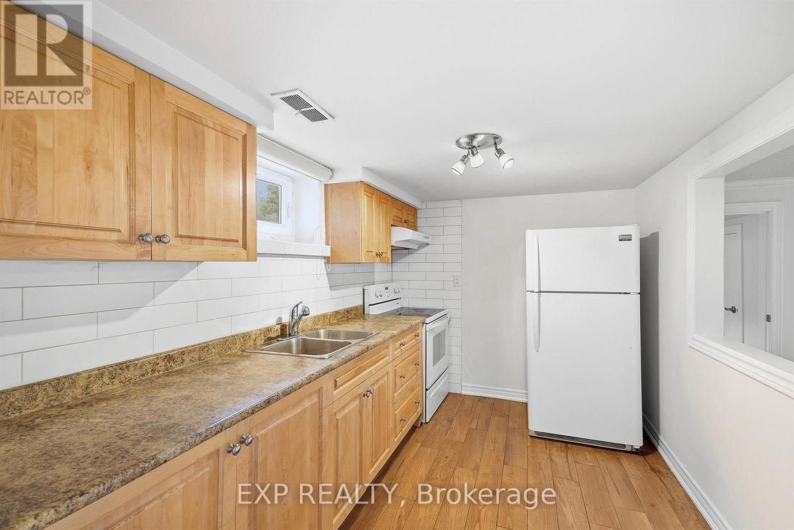 21 Wallasey Avenue, Toronto, Ontario  M9M 1E1 - Photo 31 - W13795928