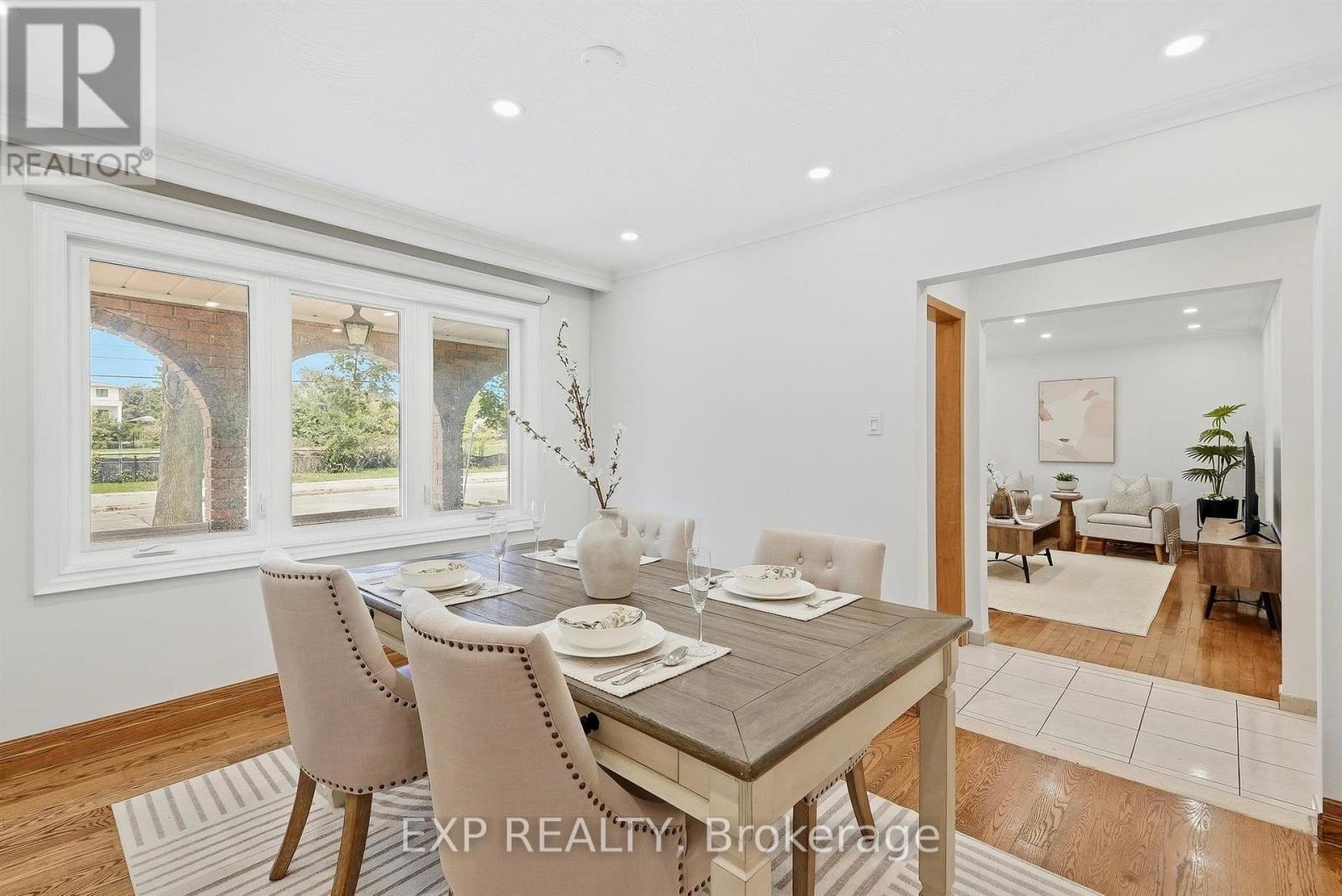 21 Wallasey Avenue, Toronto, Ontario  M9M 1E1 - Photo 8 - W13795928