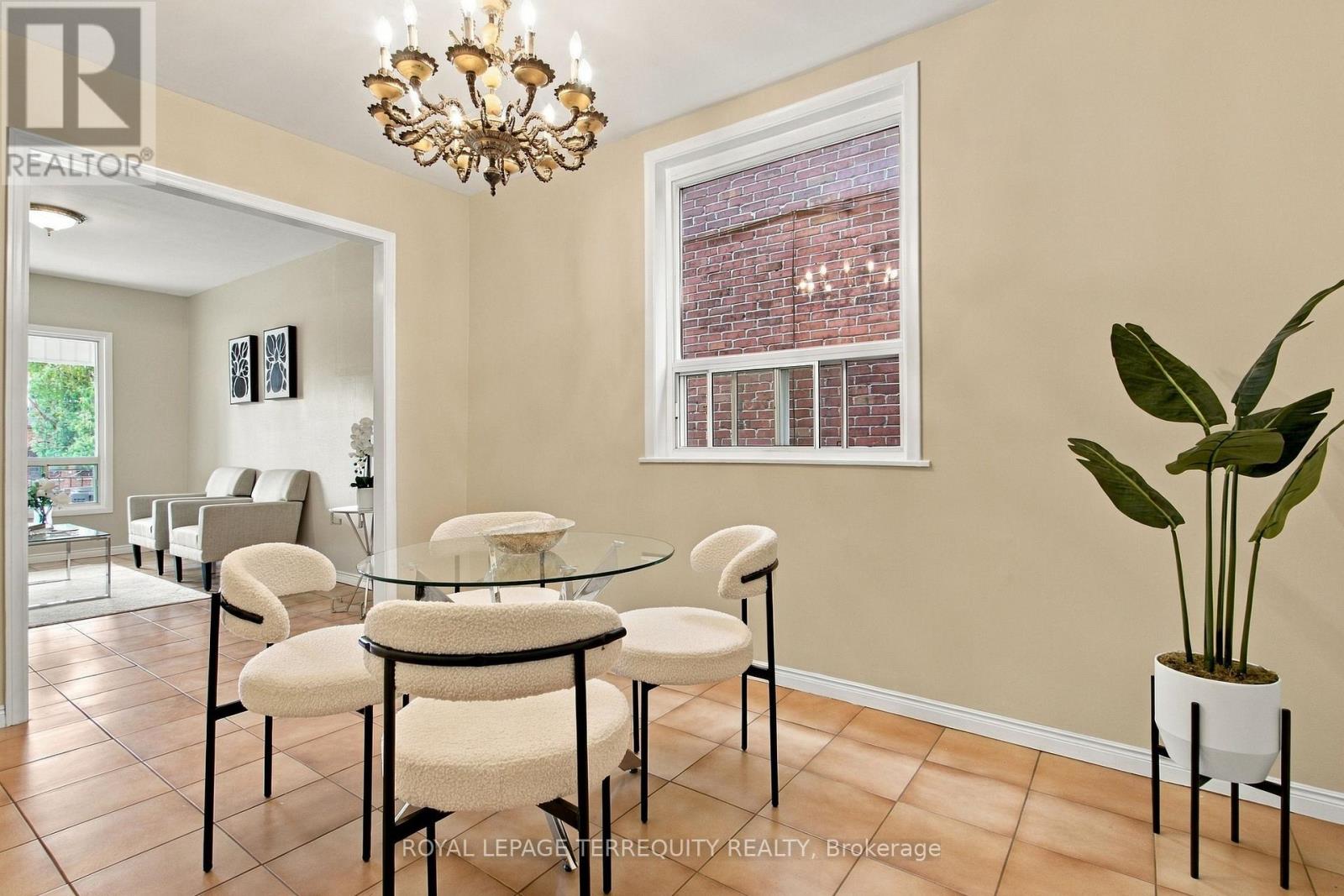 66 Auburn Avenue, Toronto, Ontario  M6H 2L9 - Photo 10 - W13795970