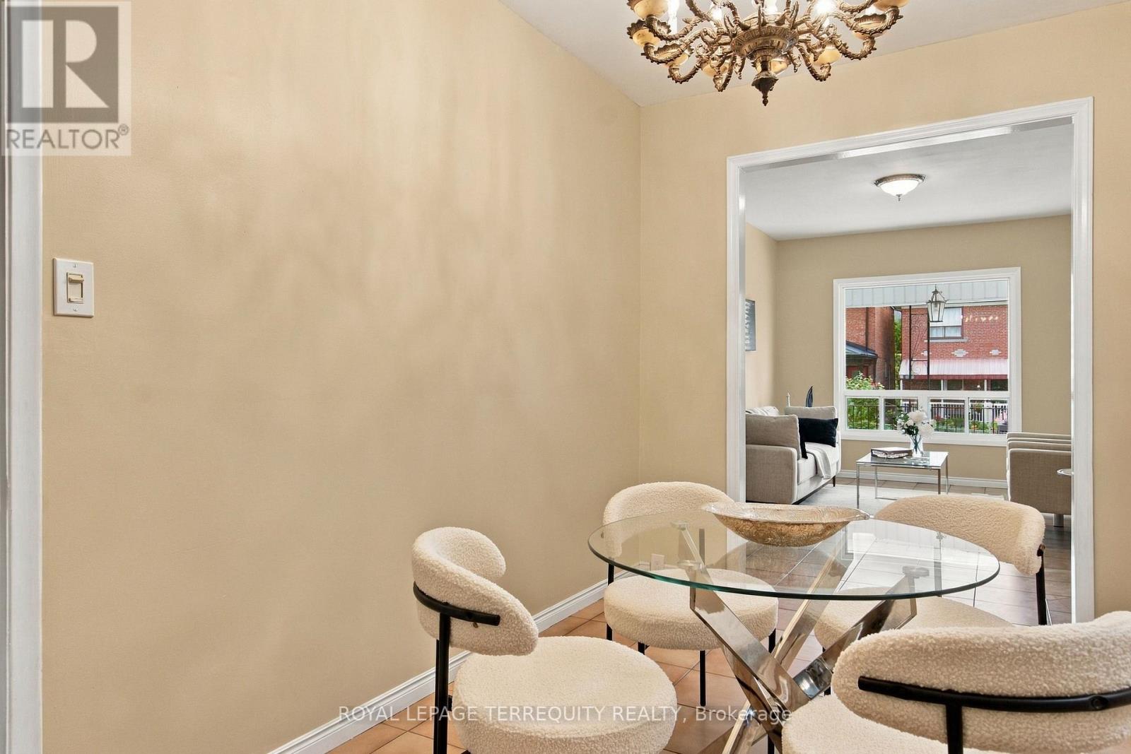 66 Auburn Avenue, Toronto, Ontario  M6H 2L9 - Photo 11 - W13795970