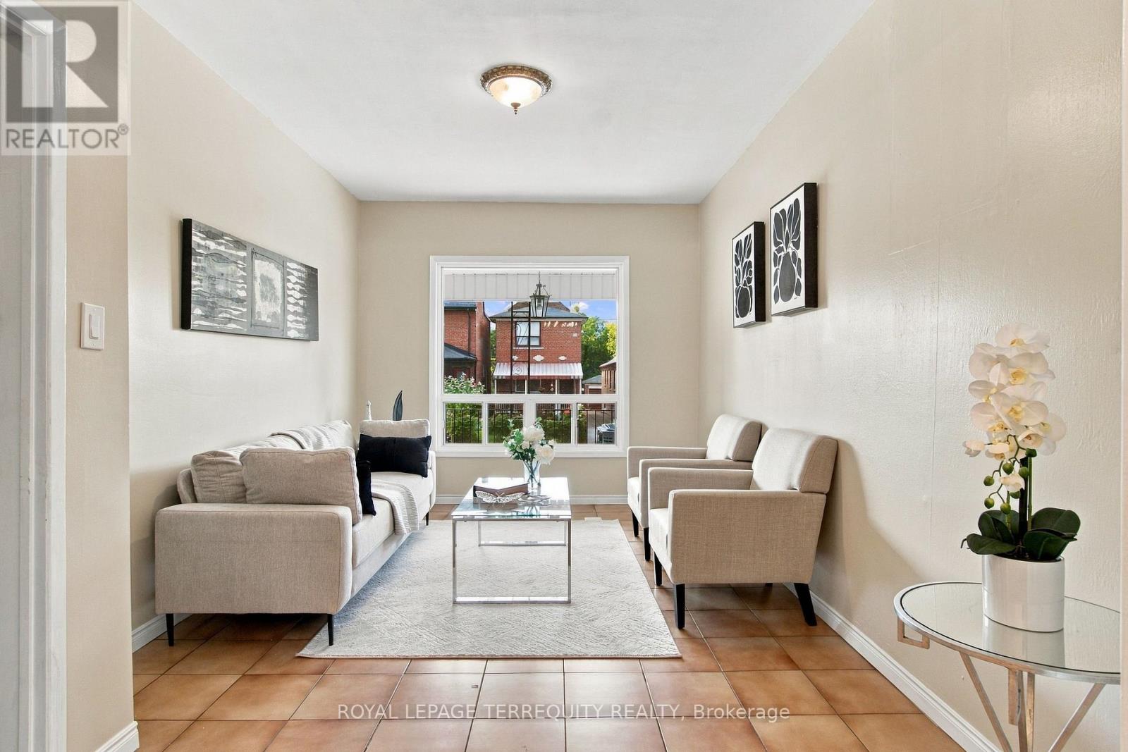66 Auburn Avenue, Toronto, Ontario  M6H 2L9 - Photo 6 - W13795970