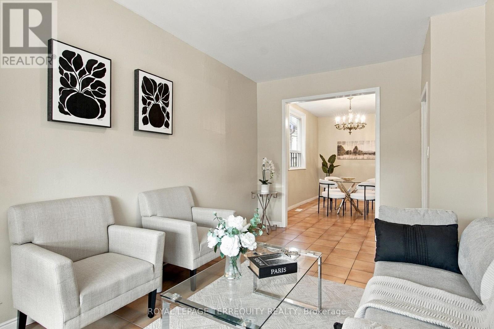 66 Auburn Avenue, Toronto, Ontario  M6H 2L9 - Photo 7 - W13795970