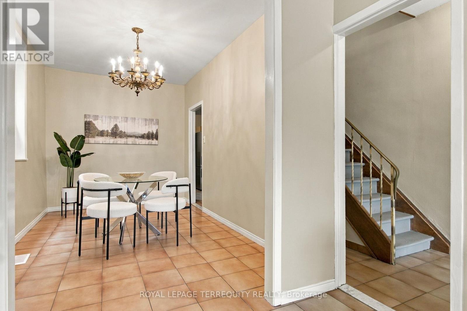 66 Auburn Avenue, Toronto, Ontario  M6H 2L9 - Photo 8 - W13795970