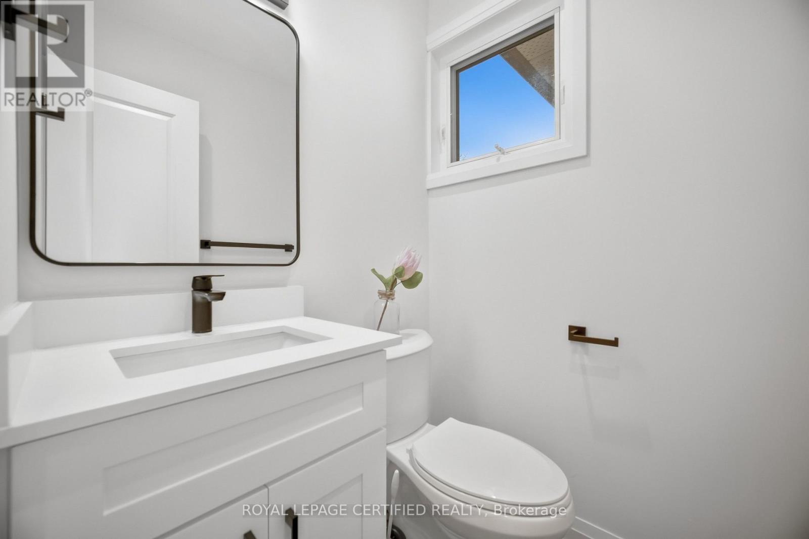 3390 Frobex Court, Mississauga, Ontario  L5C 2B5 - Photo 16 - W13796064
