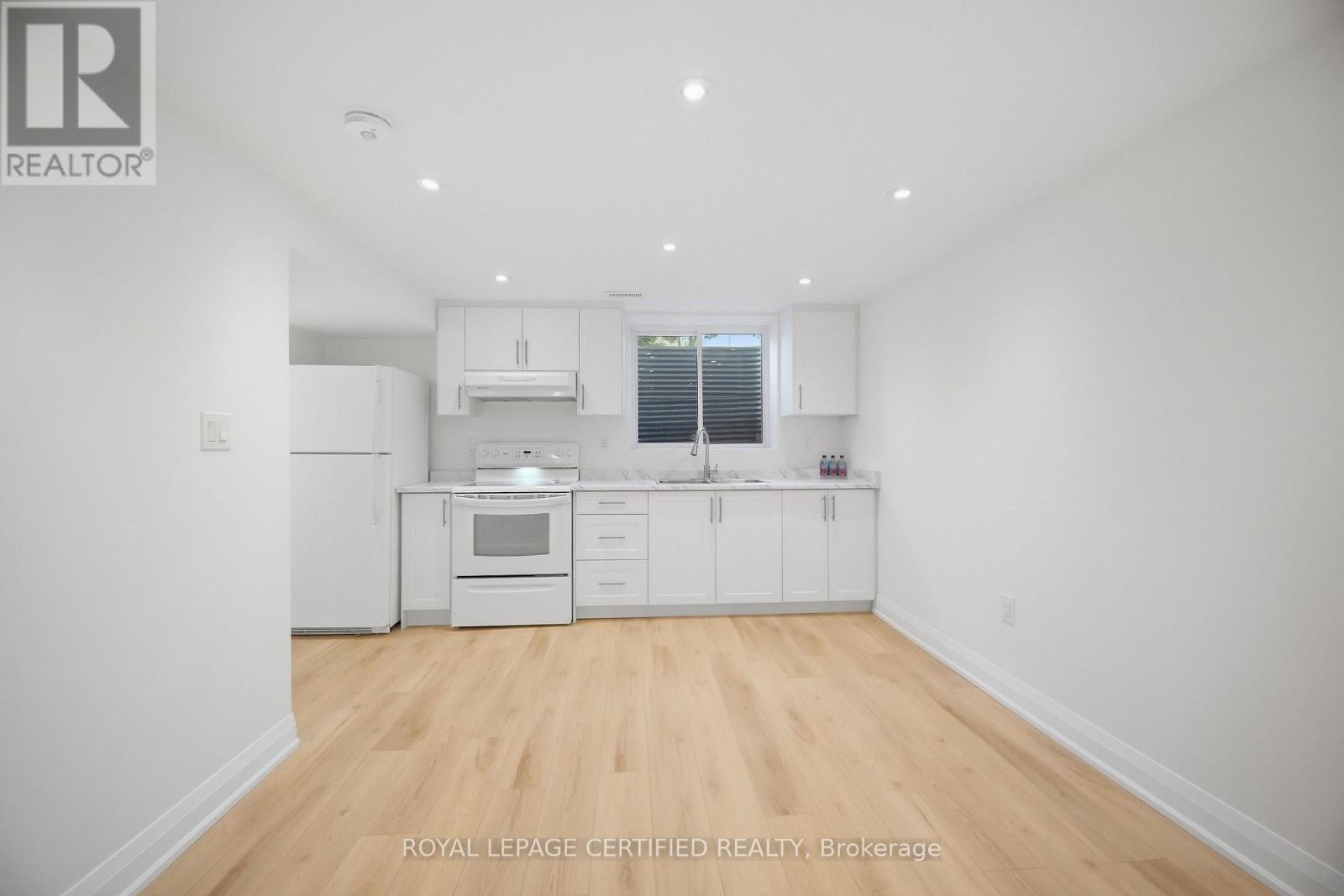3390 Frobex Court, Mississauga, Ontario  L5C 2B5 - Photo 35 - W13796064