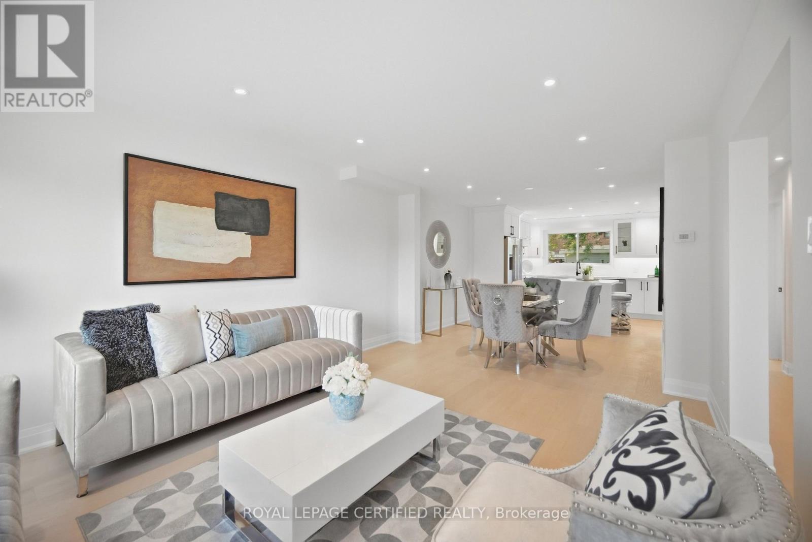 3390 Frobex Court, Mississauga, Ontario  L5C 2B5 - Photo 8 - W13796064