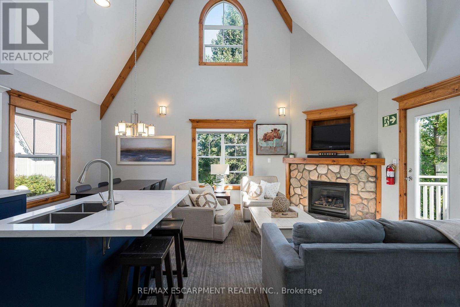 207 - 184 Snowbridge Way, Blue Mountains, Ontario  L9Y 0V1 - Photo 8 - X13795714