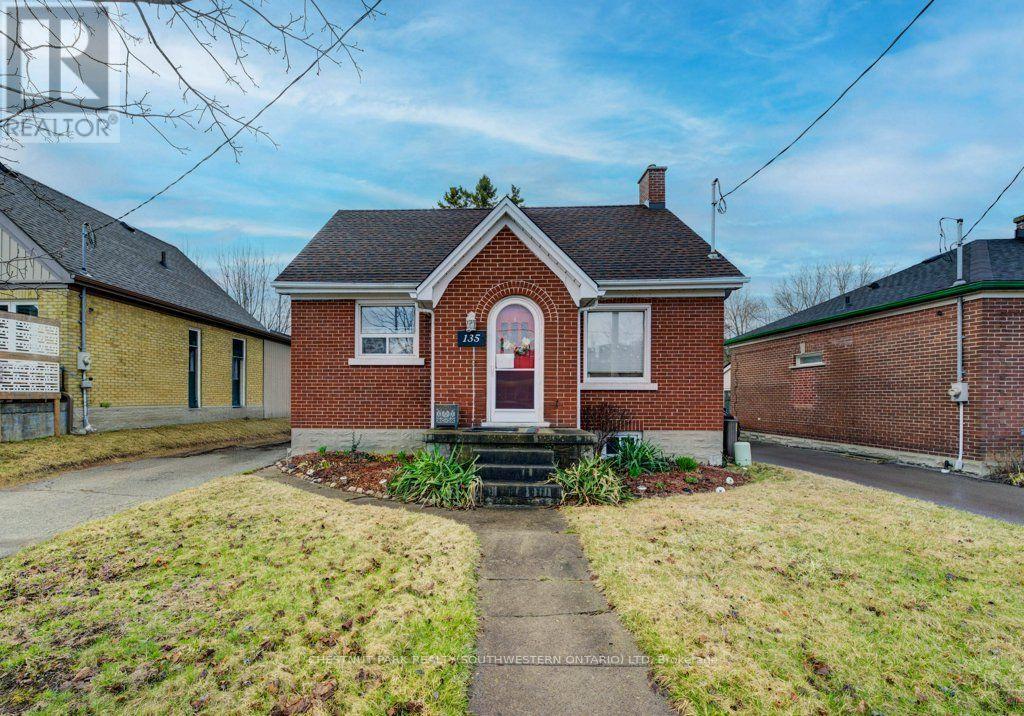 135 STIRLING AVENUE, Kitchener, Ontario