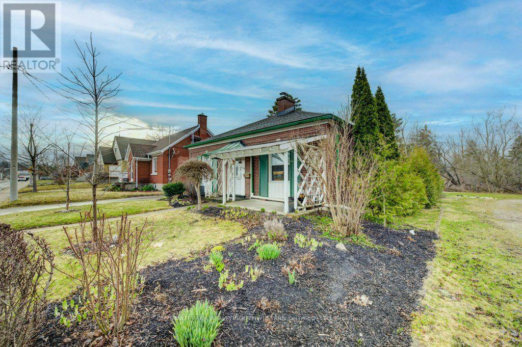 139 STIRLING AVENUE, Kitchener, Ontario