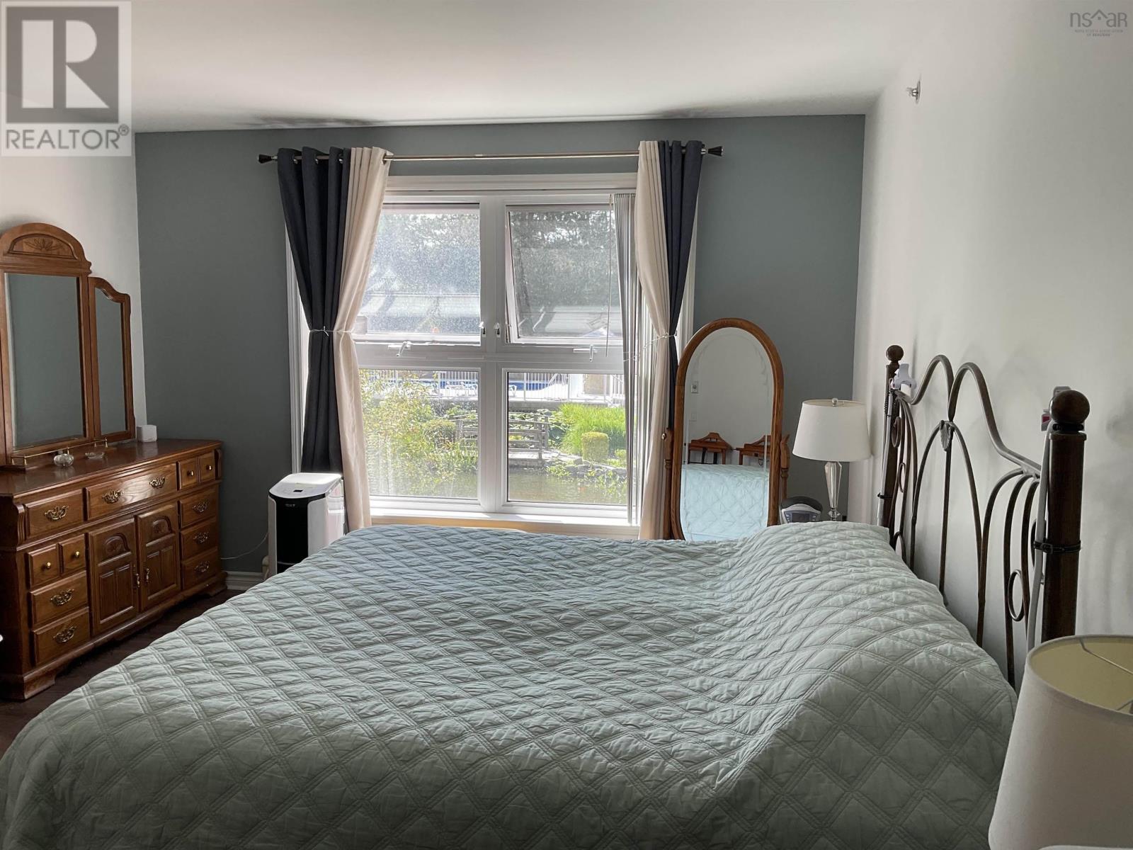 205 89 Waterfront Drive photo 13