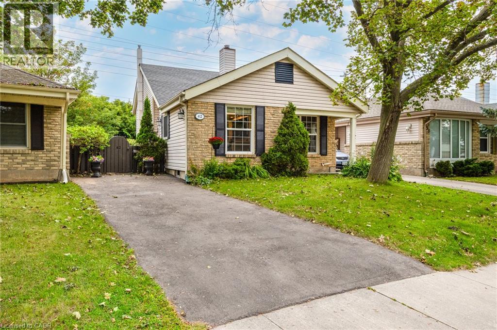 42 MACTEITH Court, Cambridge, Ontario
