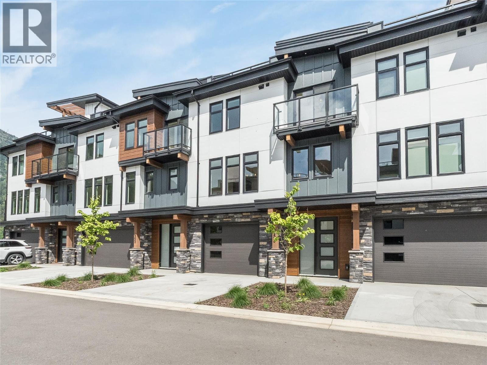 910 Lakeside Drive Unit# 203, Nelson, British Columbia V1L 6G3 - Photo 1 - 10387317