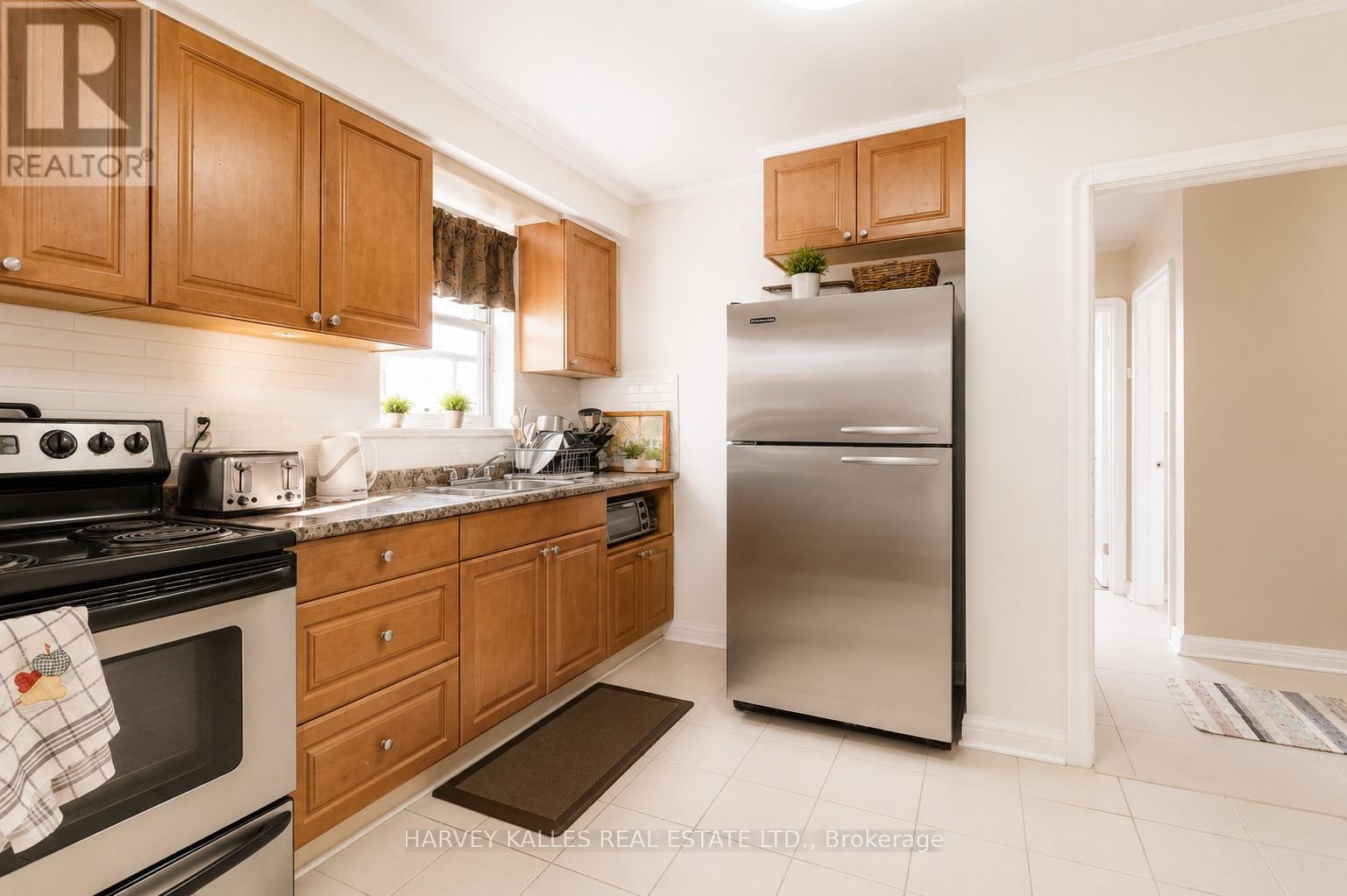 4 - 88 Trethewey Drive, Toronto, Ontario  M6M 4B4 - Photo 11 - W13555654