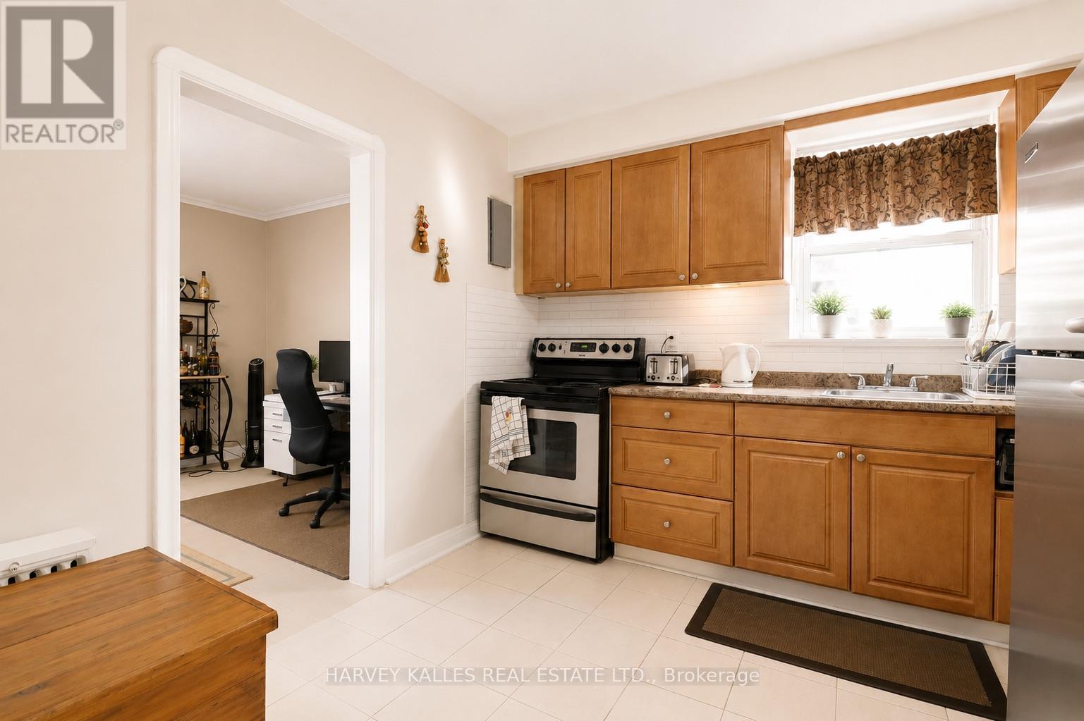 4 - 88 Trethewey Drive, Toronto, Ontario  M6M 4B4 - Photo 10 - W13555654