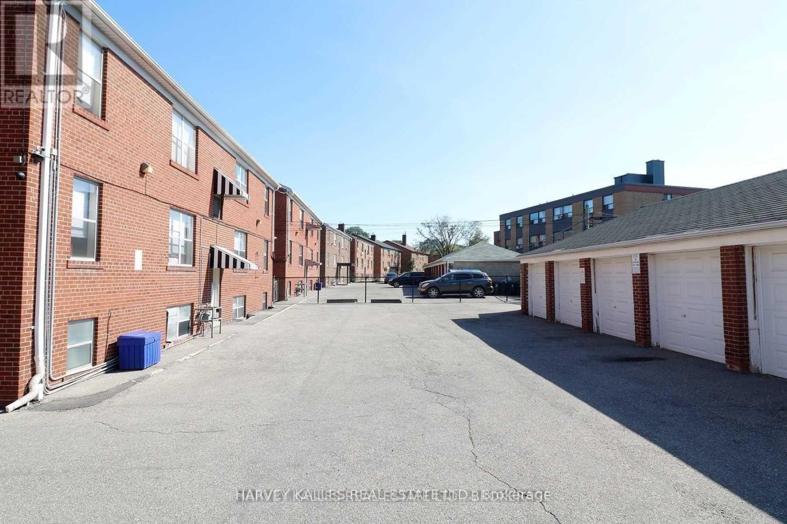 4 - 88 Trethewey Drive, Toronto, Ontario  M6M 4B4 - Photo 3 - W13555654