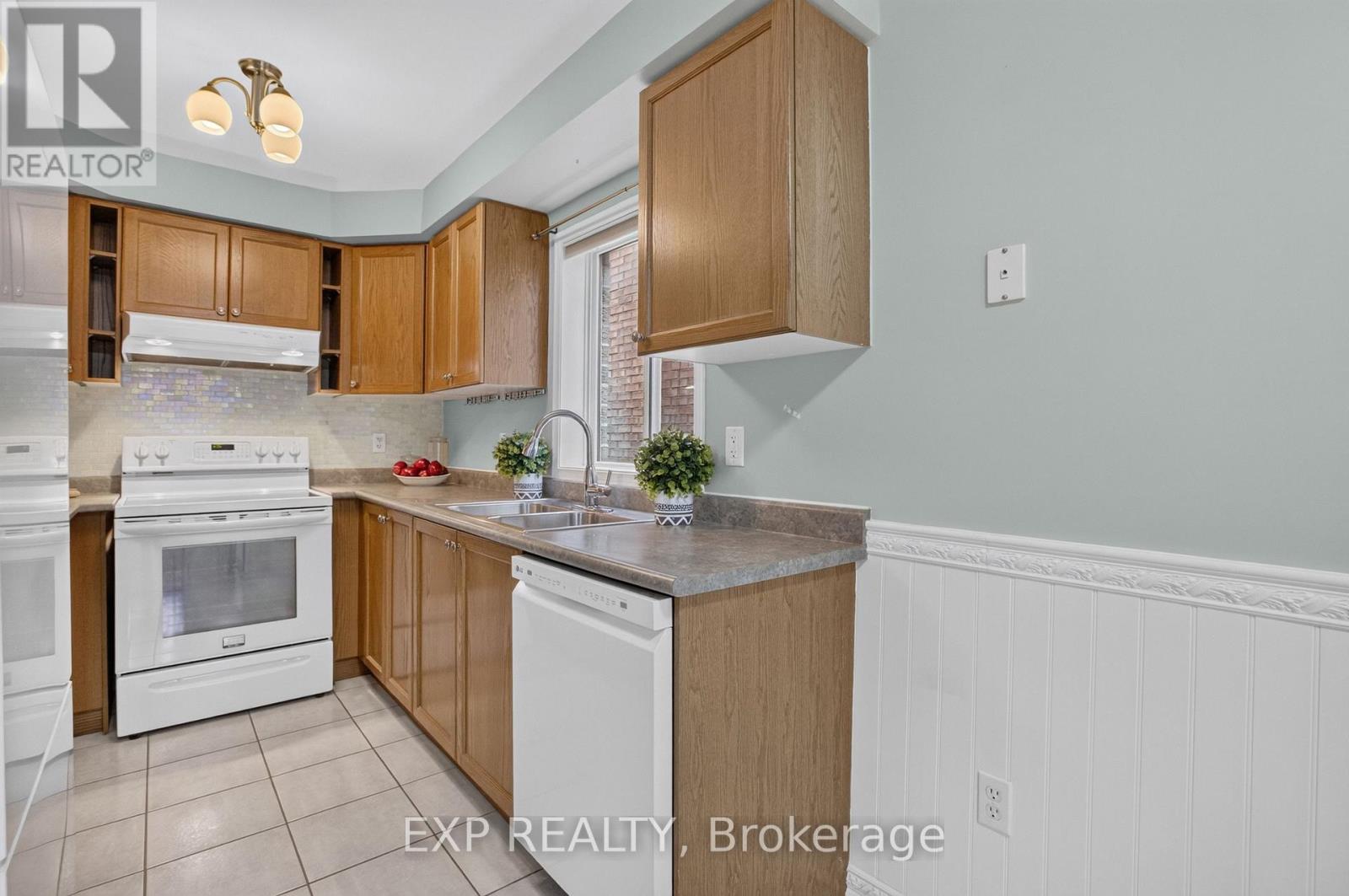 127 Knapton Drive, Newmarket, Ontario  L3X 3B3 - Photo 17 - N13795080