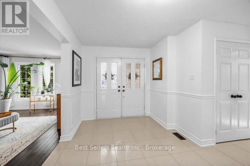 34 Kenpark Avenue, Brampton, Ontario  L6Z 3R5 - Photo 2 - W13781506