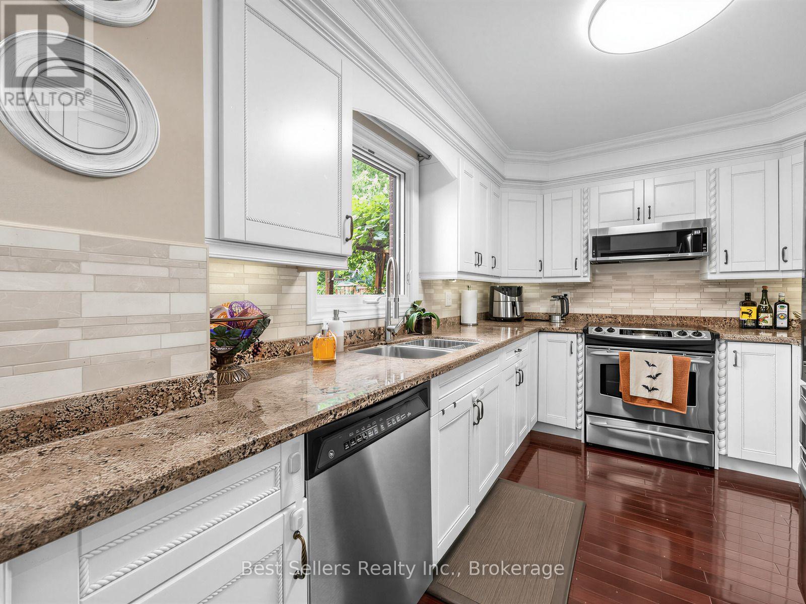 34 Kenpark Avenue, Brampton, Ontario  L6Z 3R5 - Photo 7 - W13781506