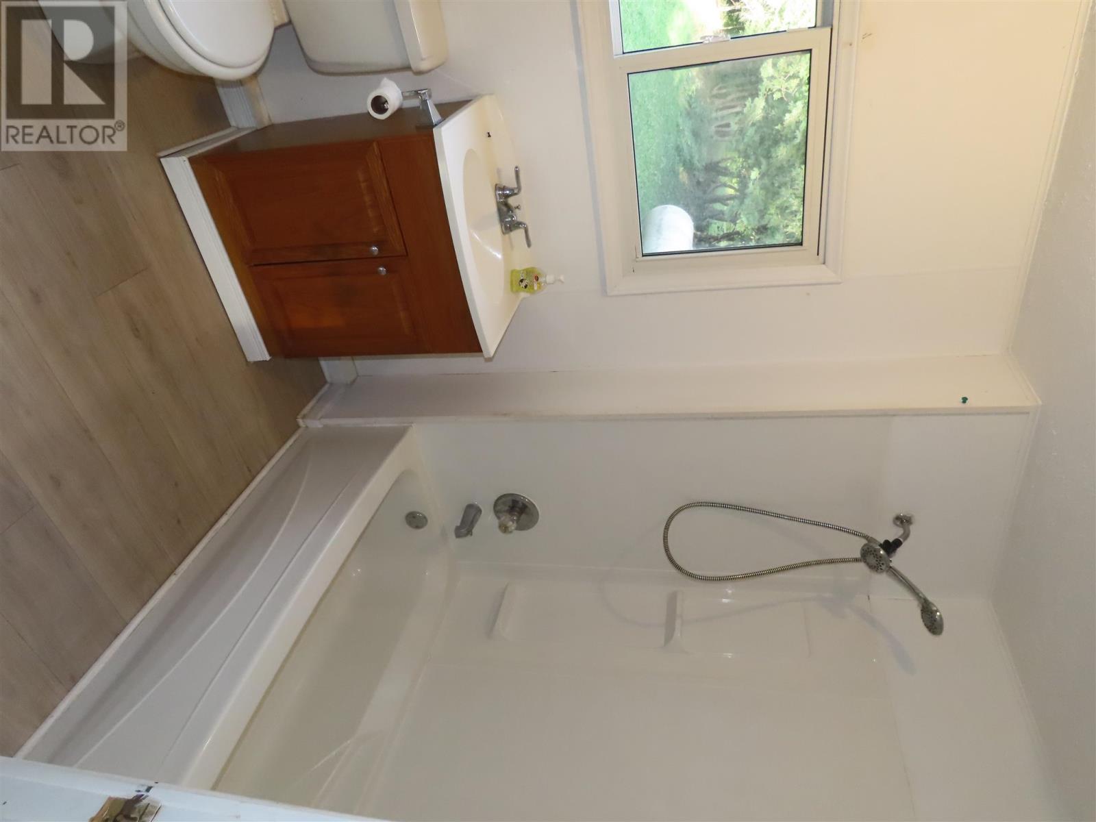 1310 Elizabeth St, Richards Landing, Ontario  P0R 1J0 - Photo 7 - SM262585