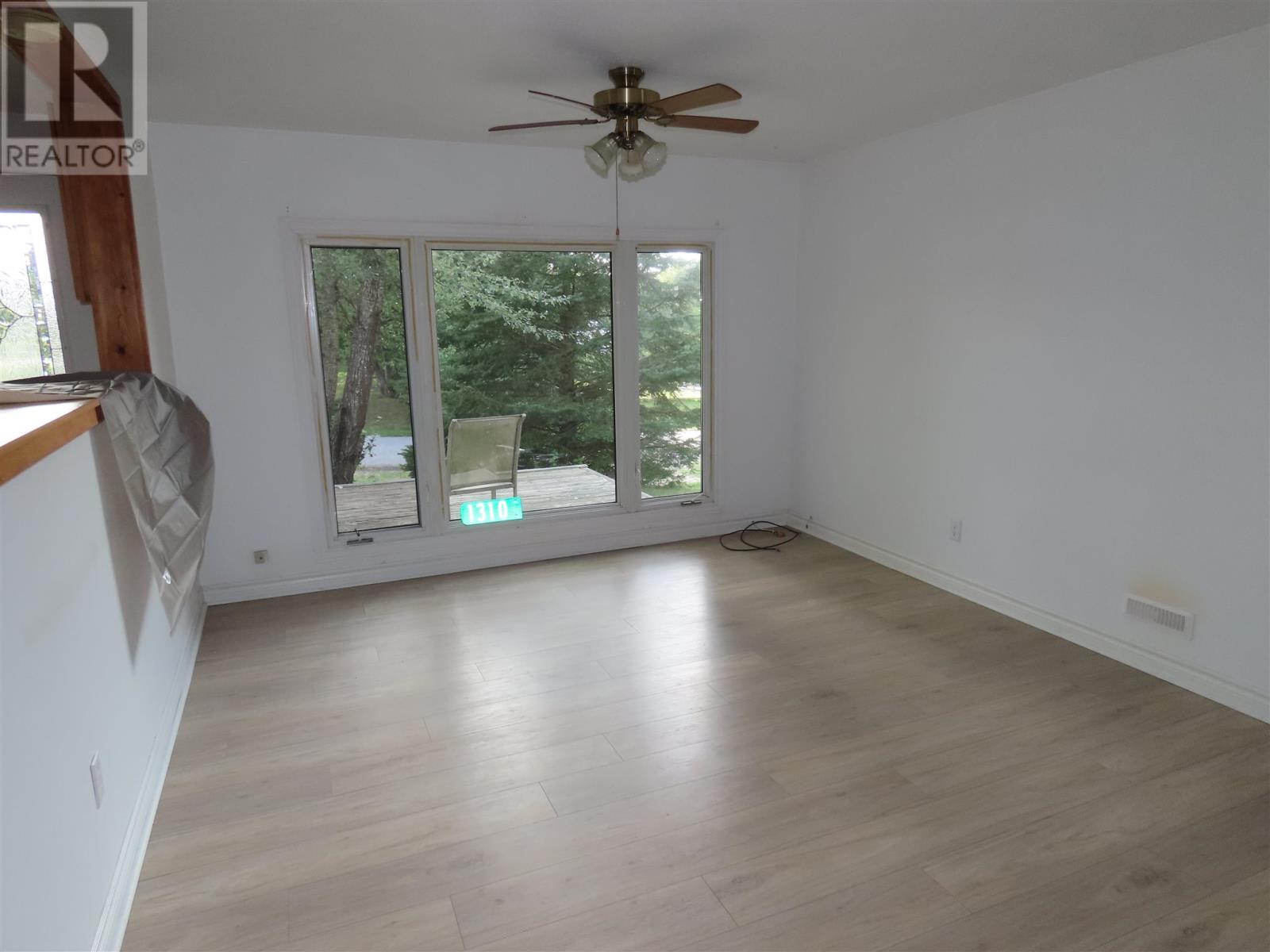 1310 Elizabeth St, Richards Landing, Ontario  P0R 1J0 - Photo 9 - SM262585