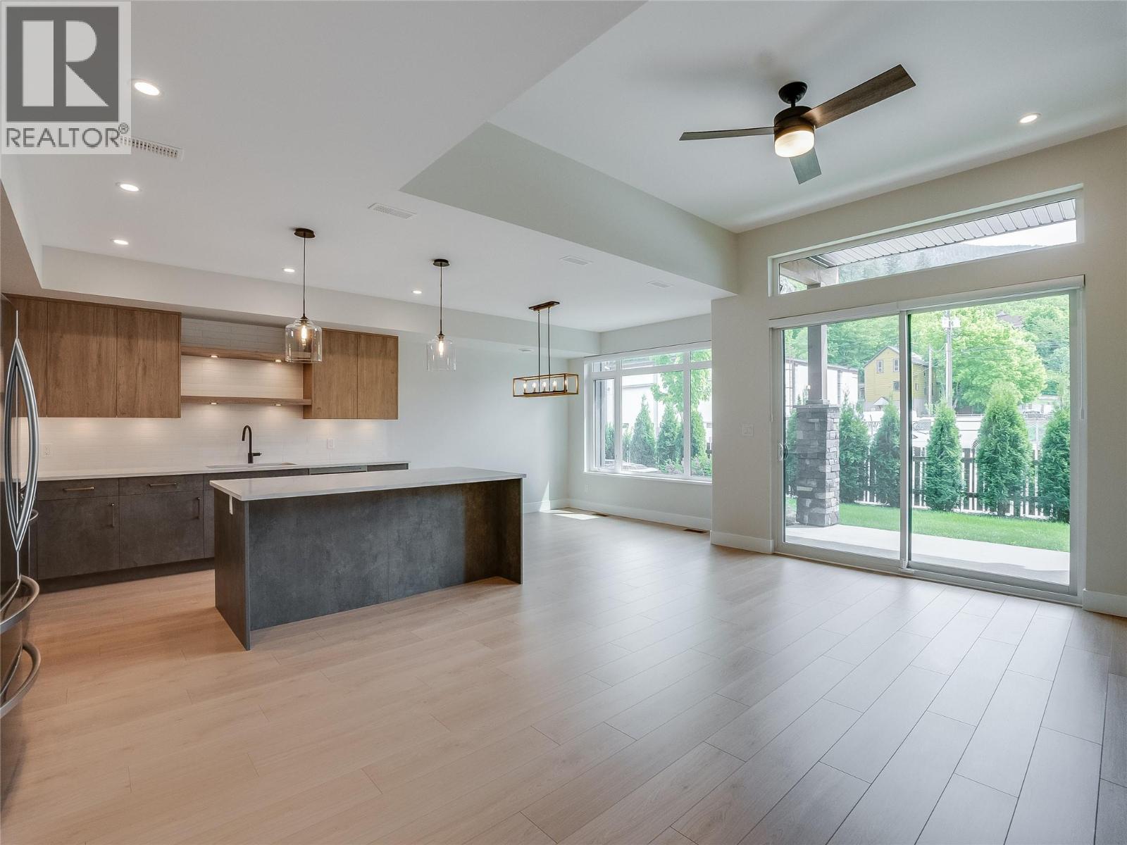 910 Lakeside Drive Unit# 403, Nelson, British Columbia  V1L 6G3 - Photo 4 - 10387315