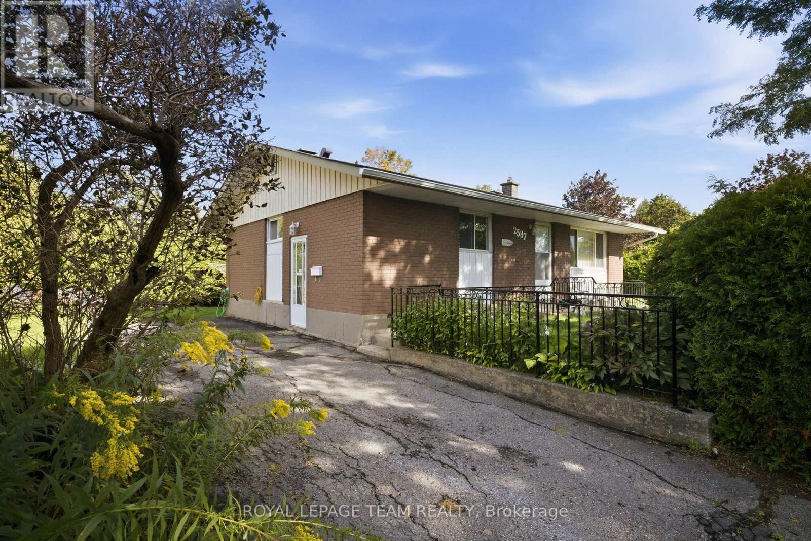 2587 Roman Avenue, Ottawa, Ontario K2B 7Y1 - Photo 1 - X13796086